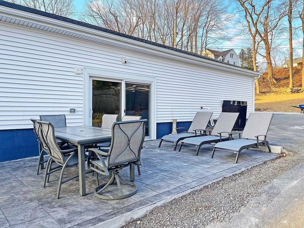 Gorgeous Mystic Vacation Home with Indoor Pool. 4 min walk to drawbridge in Mystic, Connecticut