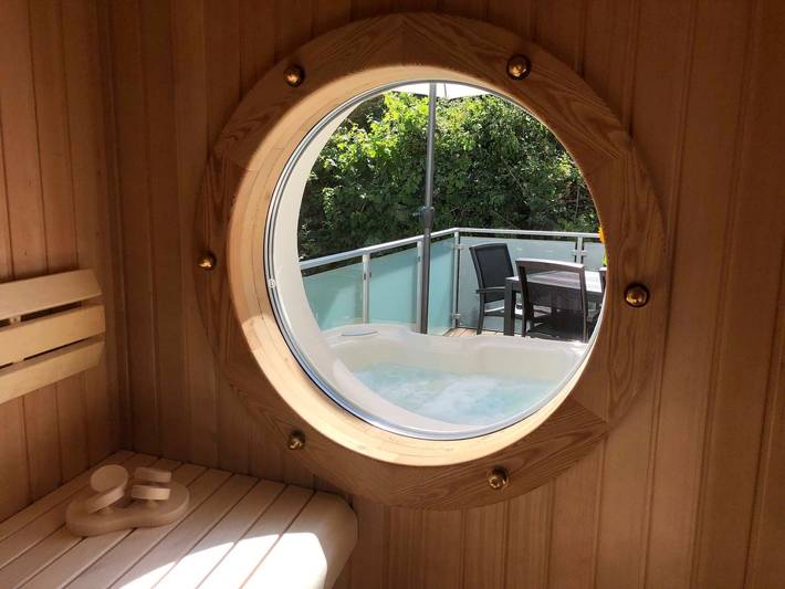 Ferienwohnung für 6 Personen, mit Sauna und Pool sowie Garten und Whirlpool, kinderfreundlich in Sassnitz