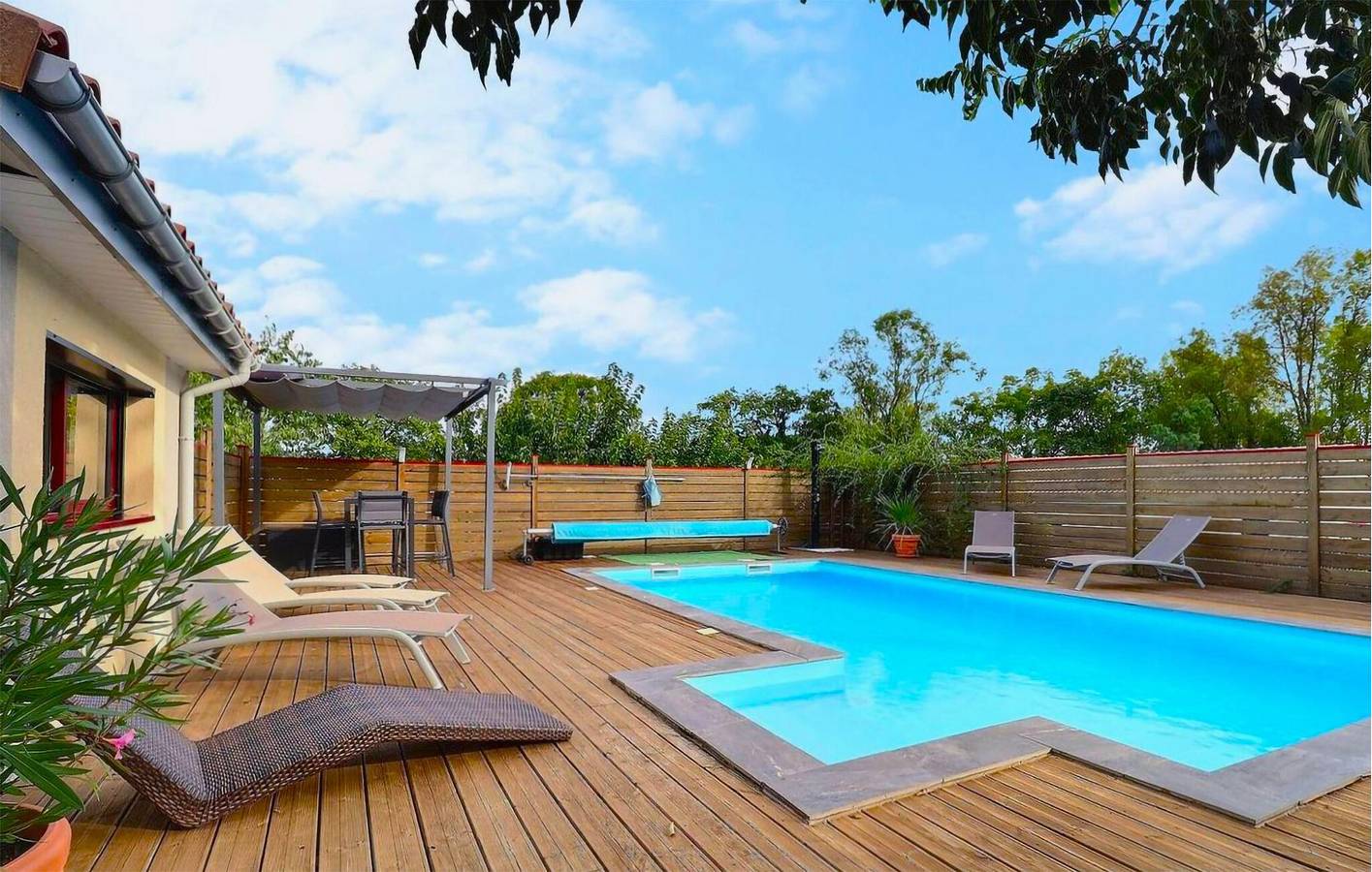 Charmant appartement de 192 m² avec piscine et jardin, à 1,5 km de Berrias-et-Casteljau in Berrias-et-Casteljau, Parc national des Cévennes