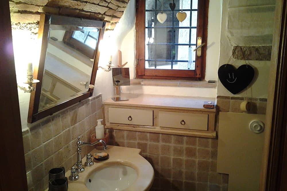 Entire apartment, Romantic historical residence with large panoramic terrace and breathtaking sunsets in Spello, Perugia Province