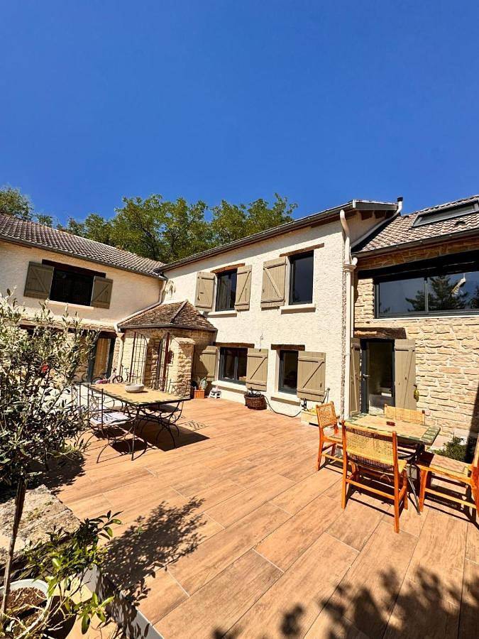 Location de vacances pour 12 personnes, avec jardin ainsi que piscine et vue, animaux acceptés à Beaune - 2