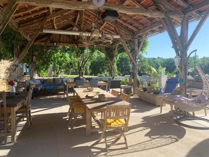 Location de vacances pour 20 personnes, avec jardin ainsi que vue et piscine à Milhac-de-Nontron - 3