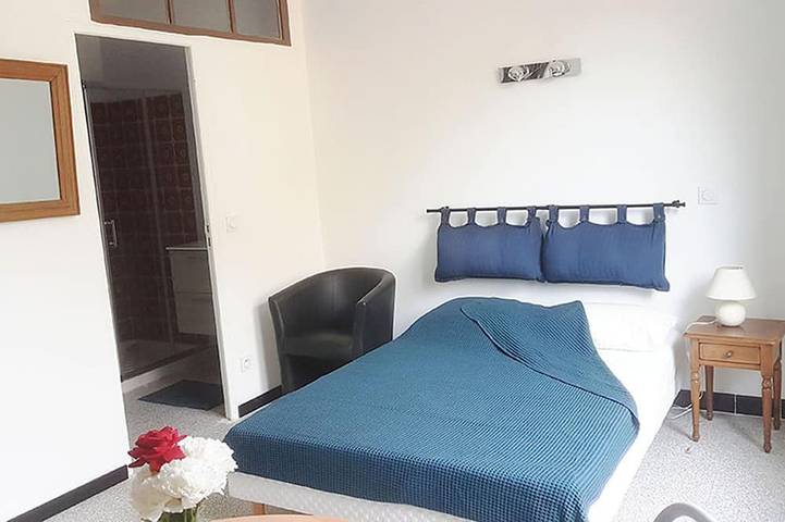 Gîte pour 2 personnes, avec piscine à Charleval