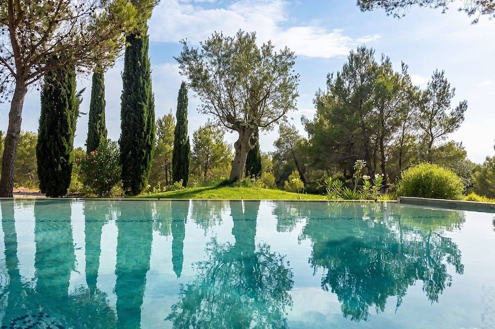 Homerez - Villa Rousset avec piscine in Rousset, Région d'Aix-en-Provence