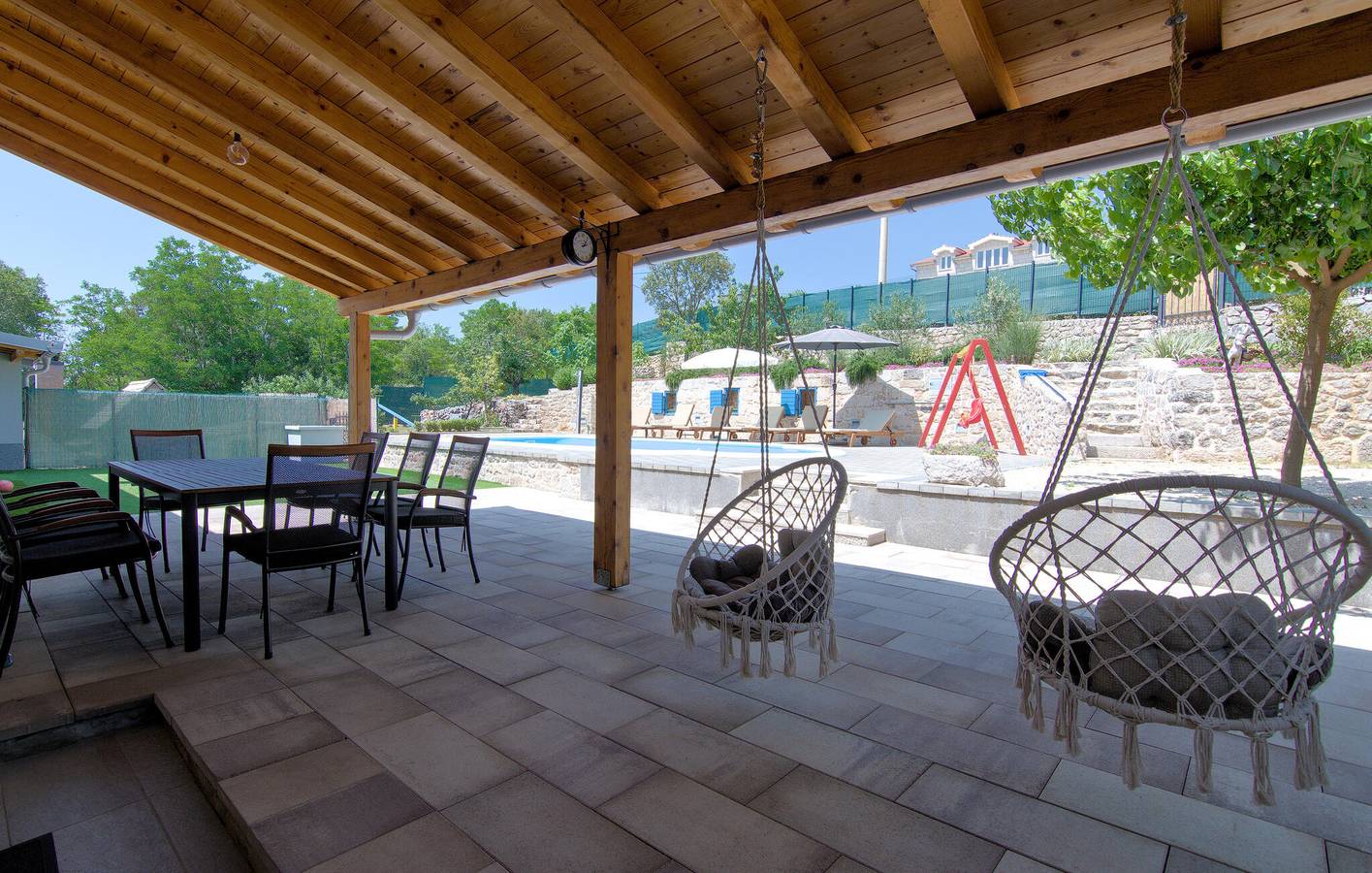 Gemütliche 2-Zimmer-Wohnung mit WLAN, Pool und Terrasse in der Nähe des Flusses Ričina in Imotski, Makarska Riviera