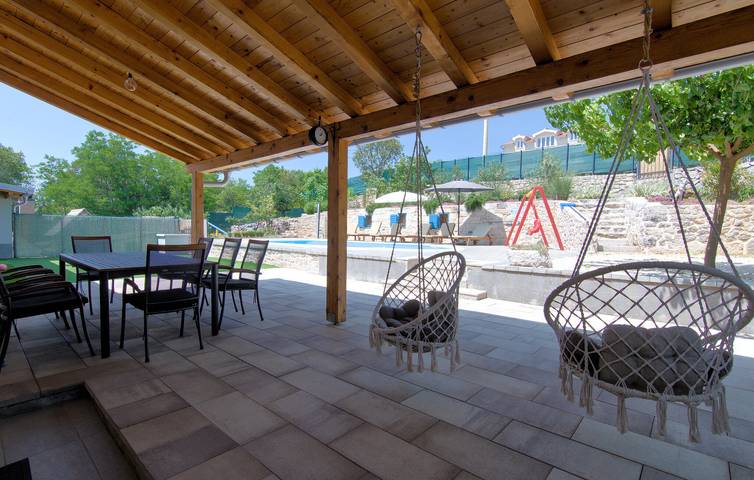 Gemütliche 2-Zimmer-Wohnung mit WLAN, Pool und Terrasse in der Nähe des Flusses Ričina in Imotski, Makarska Riviera