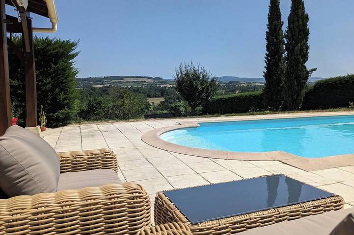 Location de vacances pour 9 personnes, avec Terrasse et Jardin dans Savigny-sur-Grosne