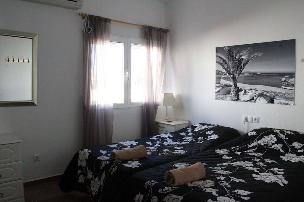 Entire apartment, The Perfect Penthouse on the Villamartin Plaza With Views Inside the Plaza. in Brisas y Golf, Orihuela