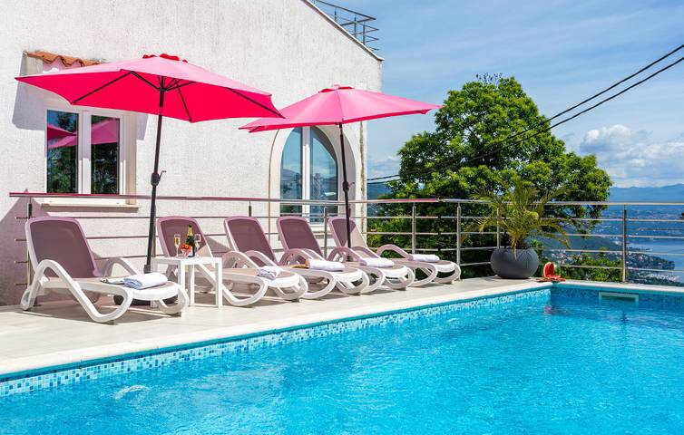 Villa für 15 Personen, mit Terrasse und Garten in Lovran