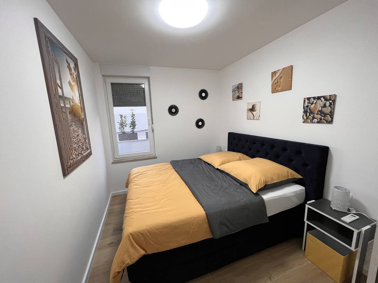 Cijeli apartman, Sunshine Deluxe 80m2 apartment with pool, 50 m2 garden lounge and outdoor space in Okrug Gornji, Ciovo