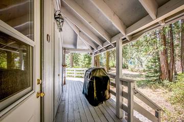 Log Cabin for 8 Guests in Shaver Lake, Kings Canyon National Park, Picture 4