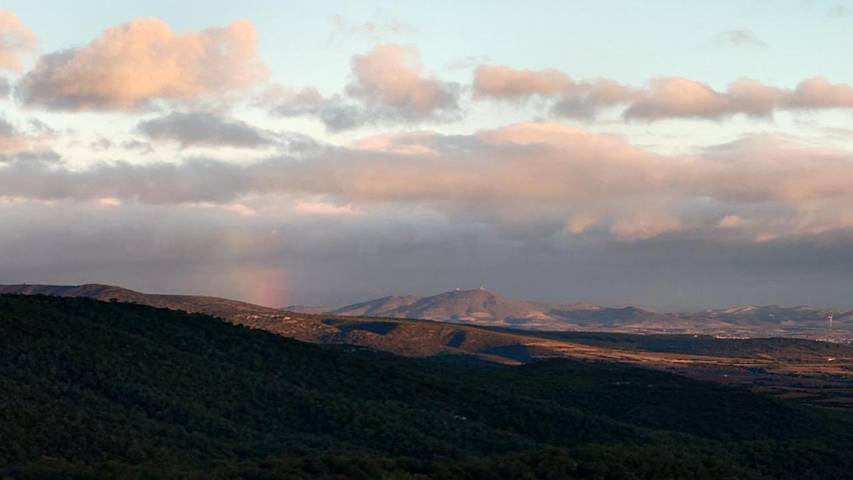 Gîte pour 3 personnes, avec piscine ainsi que vue et jardin à Llauro - 4