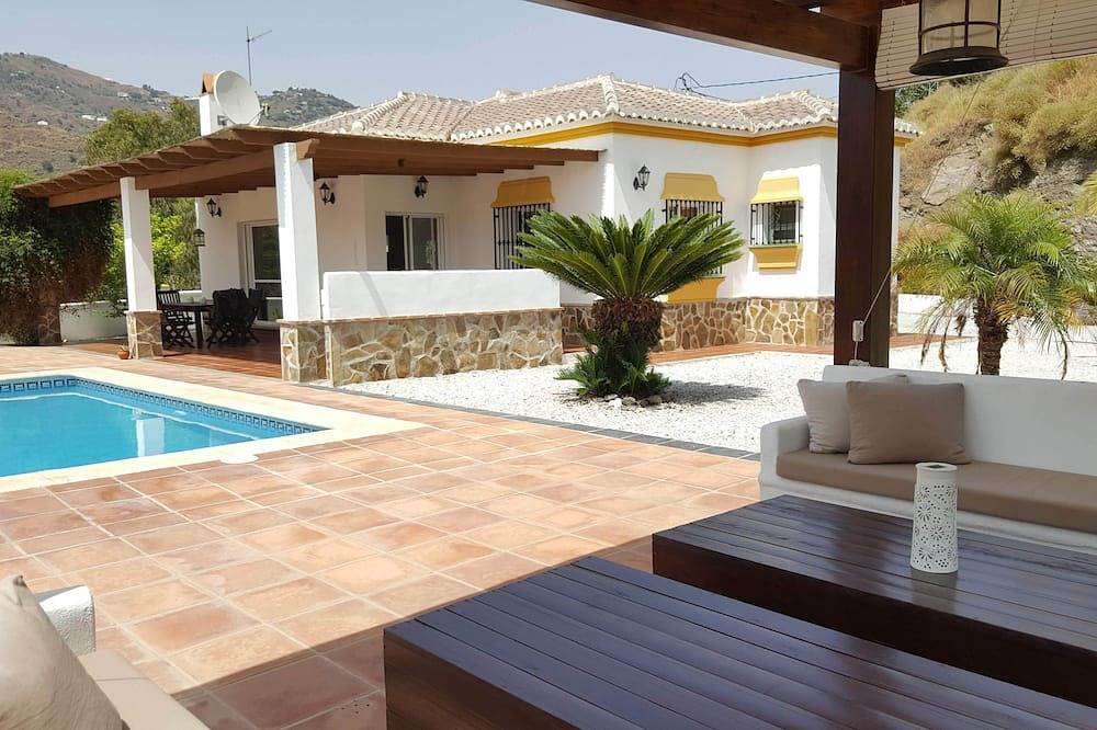 Peacefully situated modern style villa with private pool, panoramic views & Wifi in Cómpeta, Costa del Sol