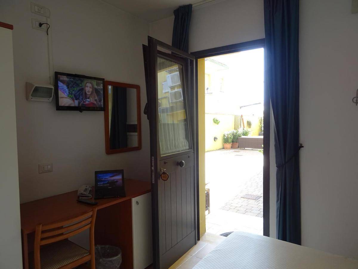 Small Double Room in Lido di Camaiore, Camaiore