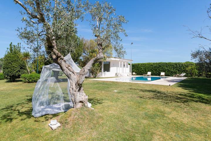 Location de vacances pour 9 personnes, avec piscine à Noci - 4