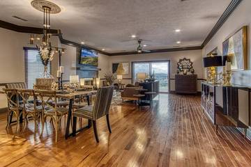 Log Cabin for 12 Guests in Sevierville, Sevier County, Picture 4