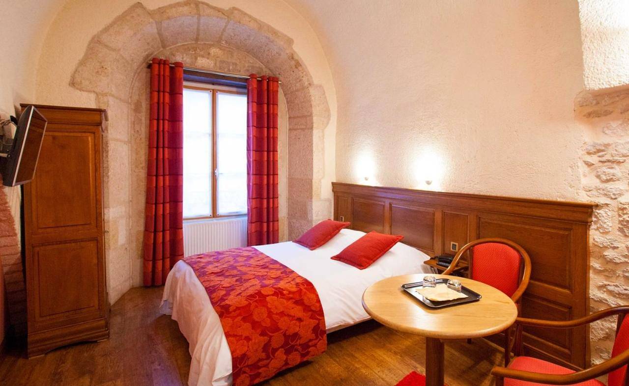 Logis Hôtel Le Cheval Blanc in Langres, Haute-Marne