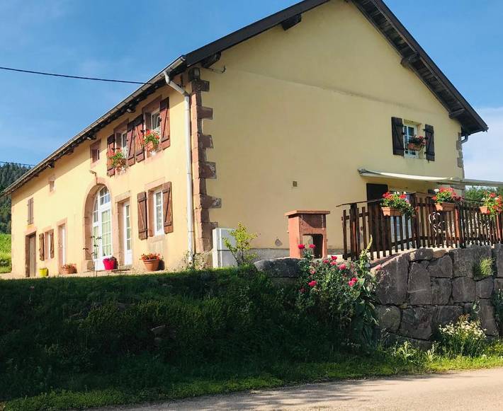 Gîte pour 4 personnes, avec Terrasse ainsi que Jardin et Vue à La Chapelle-devant-Bruyères
