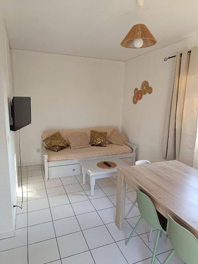 Location de vacances pour 7 personnes, avec jardin et vue ainsi que vue sur le lac et piscine à Saint-Saturnin-lès-Avignon - 3