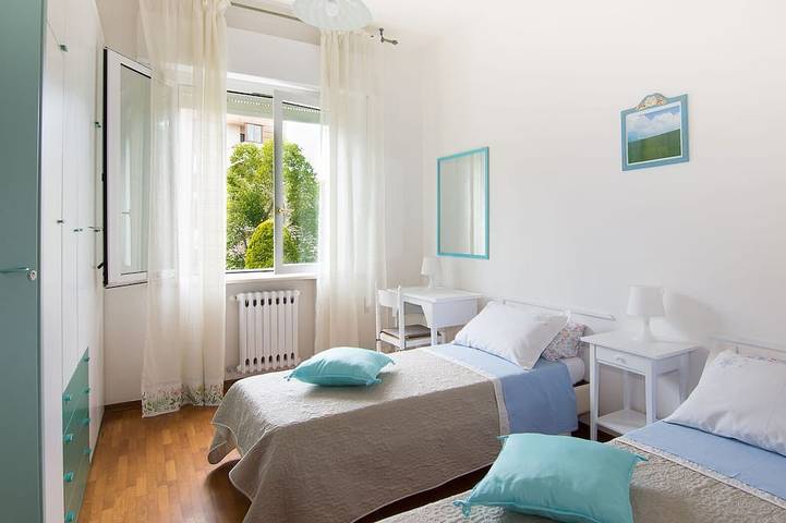 Appartement entier, Grand et lumineux, à deux pas du château, balcon, WIFI Gratuit, A / C, parking in Rimini, Province de Rimini