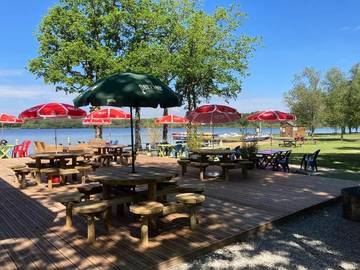 Gîte pour 2 personnes, avec piscine et sauna ainsi que terrasse et vue, animaux acceptés à Priziac