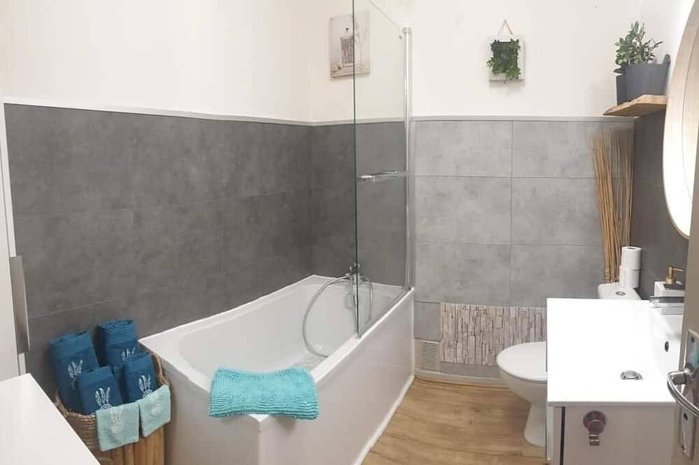 Entire apartment, Beautiful apartment with sea view over the Gulf of Ajaccio in Ajaccio, Ajaccio region