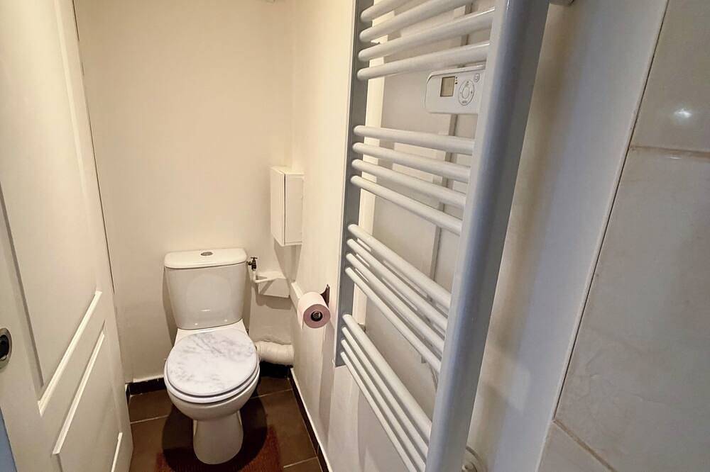 Ganze Wohnung, Comfortable 2-room apartment, independent access & Pmr. in Épinay-sur-Seine, Seine-Saint-Denis