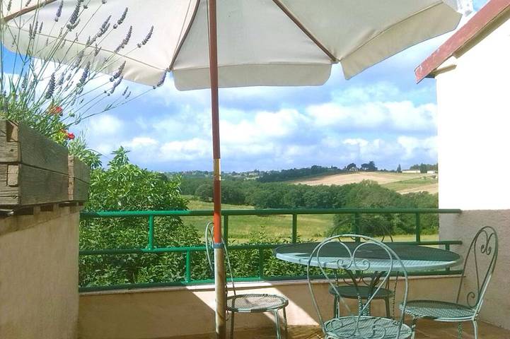 Ferienwohnung für 4 Personen, mit Pool und Garten sowie Balkon und Whirlpool, mit Haustier am Lago Trasimeno