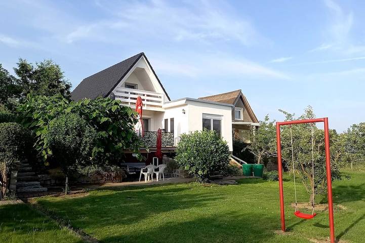 Bungalow für 4 Personen, mit Balkon und Garten