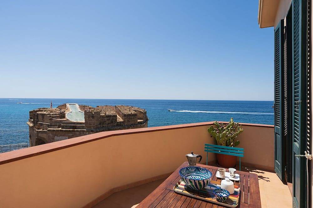 Ganze Wohnung, Schöne Terrasse am Golf von Alghero in Alghero Vecchia, Alghero
