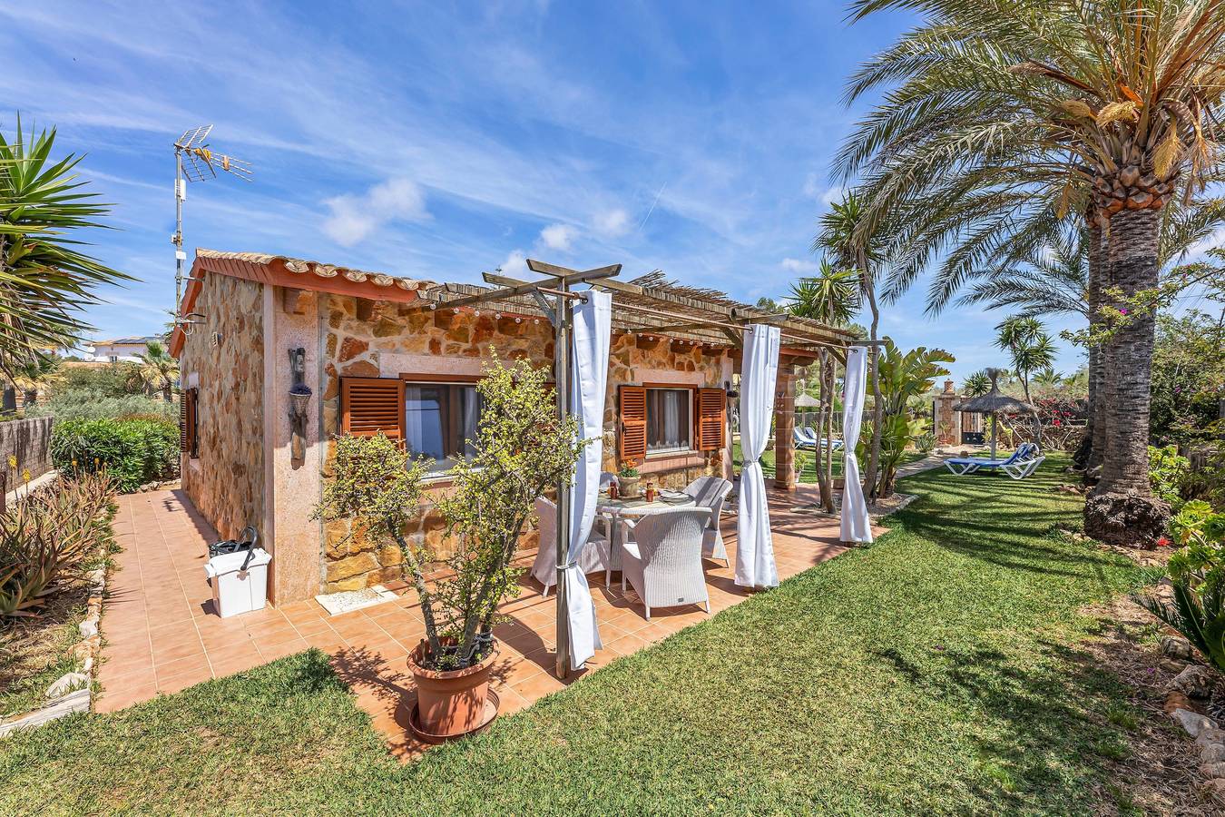 Ferienhaus 'Buganvilla Es Trenc' mit privatem Pool, Wlan und Klimaanlage in Colònia de Sant Jordi, Ses Salines