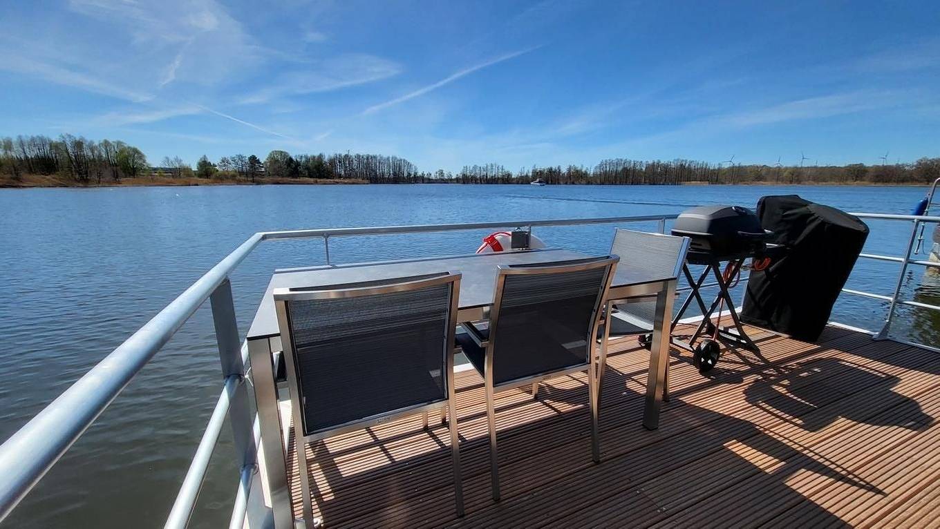 Hausboot Red Pearl in Zehdenick, Ruppiner Seenland