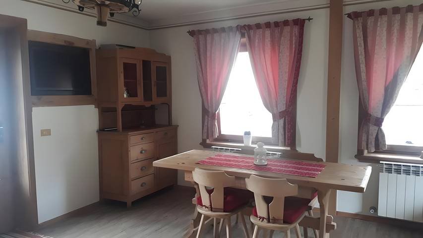 Appartamento intero, Appartamento 'Chalet Pace' con vista sulle montagne, Wi-Fi e aria condizionata in Livigno (Borgo), Livigno