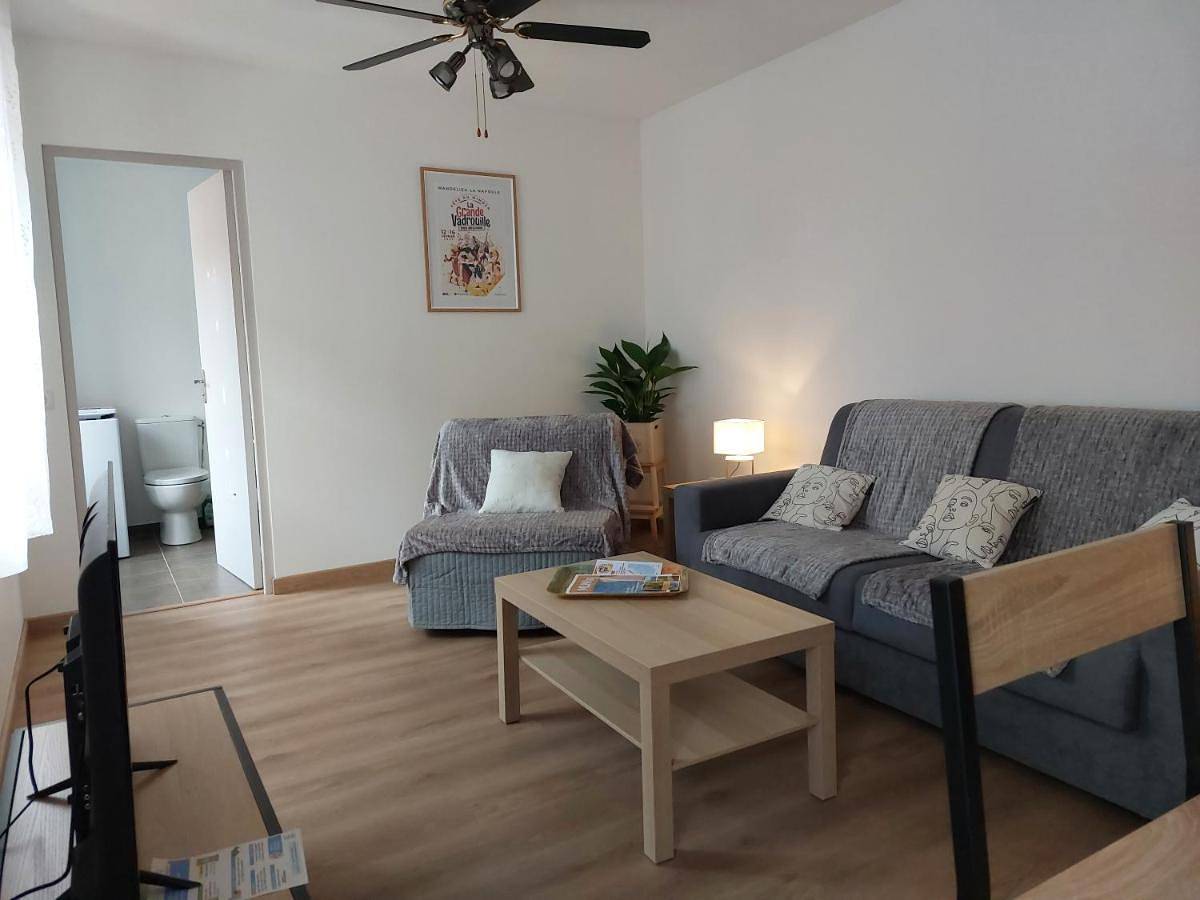 Appartement entier, One-Bedroom Apartment in Mandelieu-la-Napoule, Massif de l'Esterel