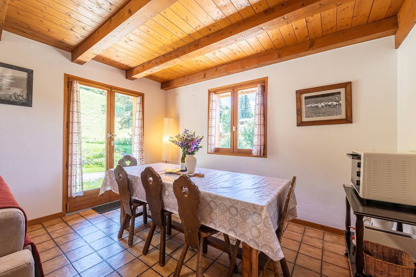 Appartement entier, Appartement 'L'Hermine, Piscine Et Aire De Jeux' avec vue sur les montagnes, terrasse et Wi-Fi in Crest-Voland, Région d'Albertville