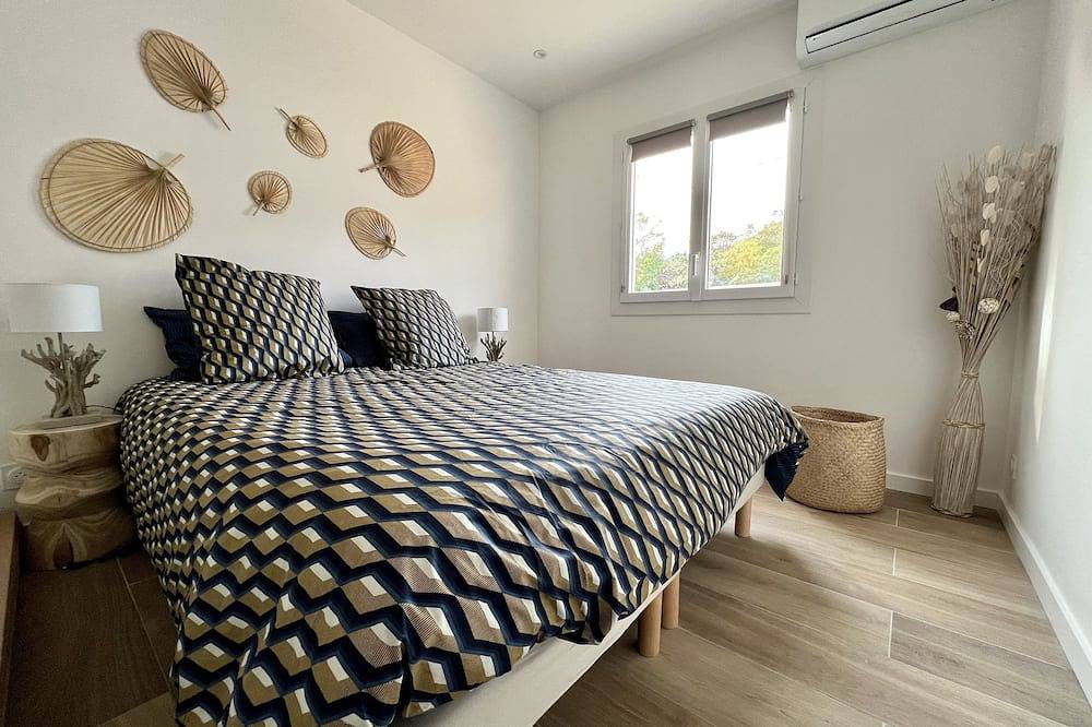 Villa moderne avec piscine chauffée et jardin pour 6 personnes max. in Fautea, Zonza
