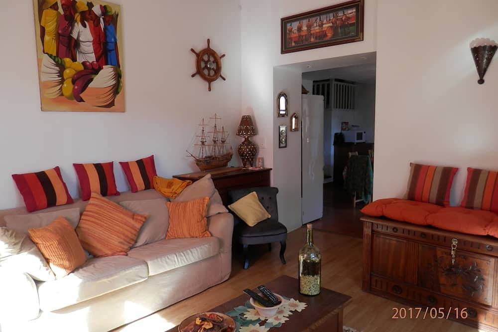 Beau Mazet 75m2, grote tuin in dennenbos, prive domein met zwembad, tennis .. in Sainte-Maxime, Draguignan en omgeving