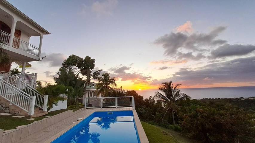 Appartement de vacances pour 2 personnes, avec vue ainsi que terrasse et piscine