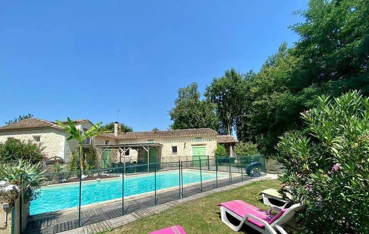 Location de vacances pour 10 personnes, avec Terrasse ainsi que Jardin et Piscine à Monestier