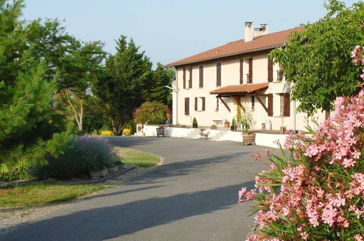 Gîte pour 4 personnes, avec vue ainsi que piscine et jardin, adapté aux familles à Rieux-Volvestre - 2