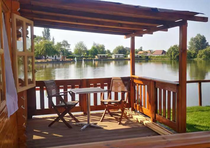 Camping pour 2 personnes, avec Terrasse et Jardin ainsi que Vue et Vue sur le lac
