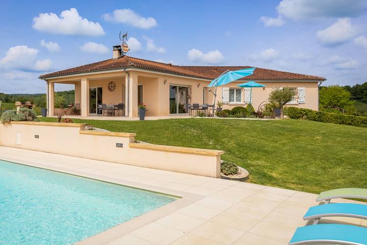 Gîte pour 10 personnes, avec Piscine à Saint-Rabier