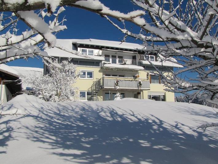 Ferienwohnung für 3 Personen, mit Balkon und Balkon/Terrasse sowie Terrasse und Garten in Scheidegg