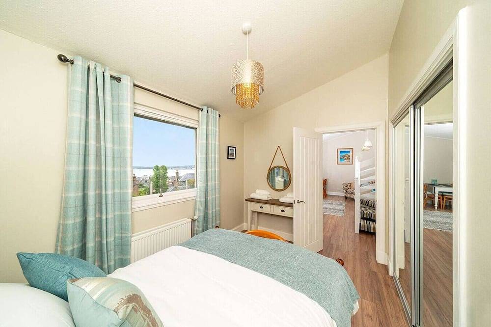 Ferryview Cottage - Breath Taking Vista in Dundee, Angus