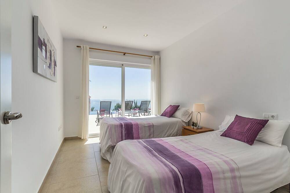 Modern villa with heated privat pool and jacuzzi in Salobreña, Costa Tropical