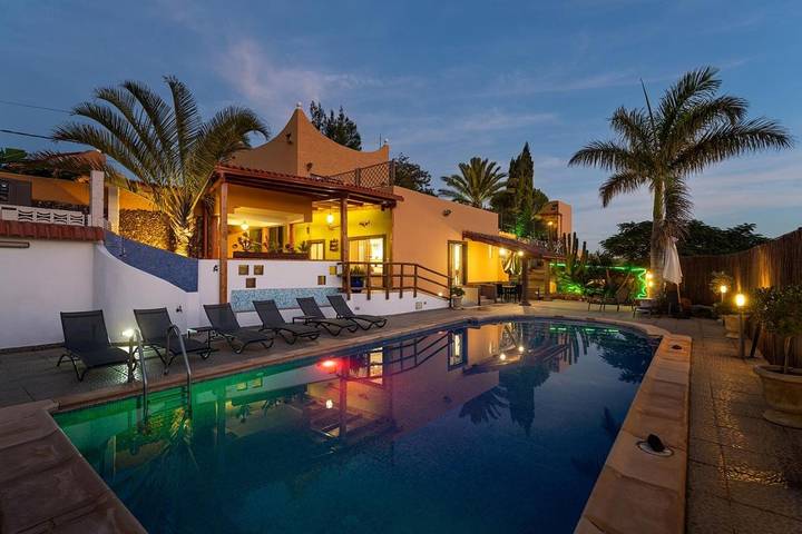 Chalet para 12 personas, con piscina además de jardín y jacuzzi en Gran Canaria - 2