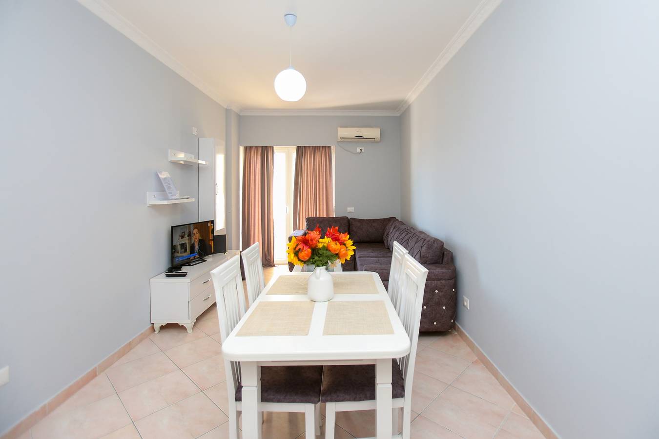 Apartamento entero, Apartamento de vacaciones para 3 personas con vistas al mar in Vlorë (Ciudad), Vlorë