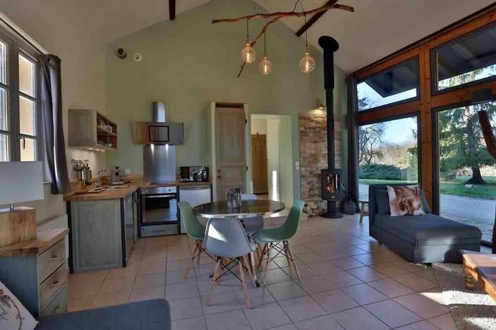 Location de vacances pour 4 personnes, avec Terrasse ainsi que Jardin et Vue à Pont-d'Ain
