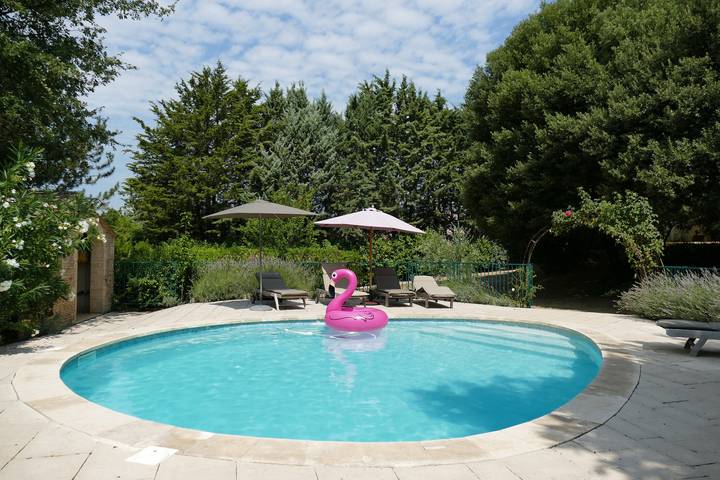 Location de vacances pour 7 personnes, avec Balcon ainsi que Terrasse et Jardin à Saint-Maximin (Nimes)