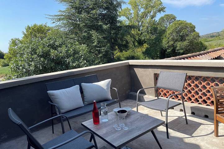 Gîte pour 9 personnes, avec jardin à Lussas